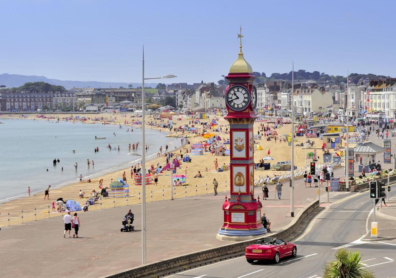 A Stones Throw To The Beach :-) Weymouth Bagian luar foto